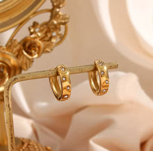 Load image into Gallery viewer, Blake Crystal Huggie Gold