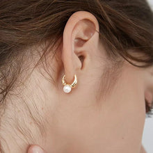 Load image into Gallery viewer, Catalina Pearl Hoop Silver