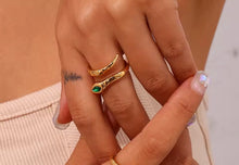 Load image into Gallery viewer, Sola Green Snake Ring Gold
