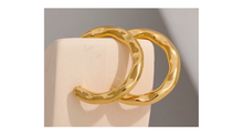 Load image into Gallery viewer, Eloise Chunky C-Hoop Gold
