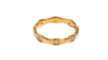 Load image into Gallery viewer, Arya Star Set Ring Gold
