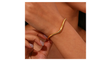 Load image into Gallery viewer, Kaia Bangle Gold
