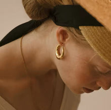 Load image into Gallery viewer, Kaia Chunky Oval Hoops Gold
