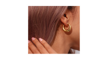 Load image into Gallery viewer, Ella Chunky Oval Hoops Gold
