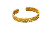 Load image into Gallery viewer, Izel Hammered Bangle Gold
