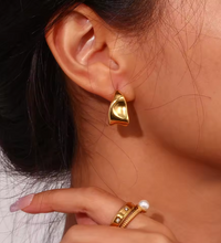 Load image into Gallery viewer, Amber Asymmetrical Hoop Gold
