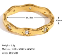 Load image into Gallery viewer, Arya Star Set Ring Gold
