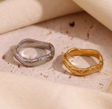 Load image into Gallery viewer, Ophelia Curved Ring Silver
