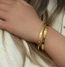 Load image into Gallery viewer, Bahari Bangle Gold
