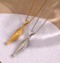 Load image into Gallery viewer, Fish Necklace Gold

