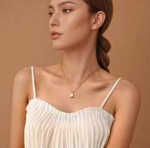 Load image into Gallery viewer, Auriga Tear Drop Necklace Gold
