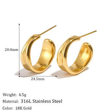 Load image into Gallery viewer, Alice Curved Textured Stud Gold
